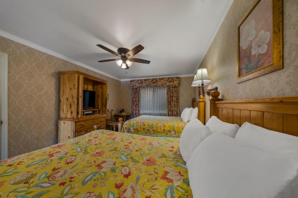 Standard Two Queen Beds interior